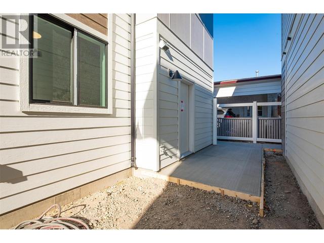 857 Kinnear Court, House attached with 3 bedrooms, 2 bathrooms and 1 parking in Kelowna BC | Image 47