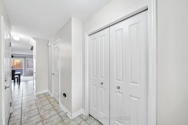 19 Kingsbury Sq, Townhouse with 3 bedrooms, 3 bathrooms and 2 parking in Guelph ON | Image 25