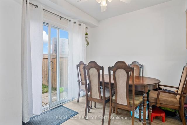 a - 742 Walter St, Townhouse with 3 bedrooms, 2 bathrooms and 1 parking in Cambridge ON | Image 4