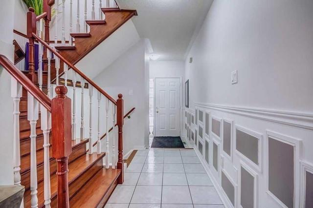 122 Starhill Cres, House semidetached with 3 bedrooms, 3 bathrooms and 2 parking in Brampton ON | Image 11