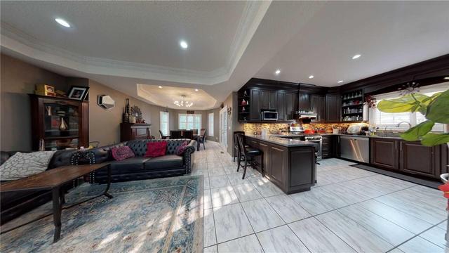 48 Yorkdale Cres, House detached with 4 bedrooms, 5 bathrooms and 3 parking in Toronto ON | Image 9