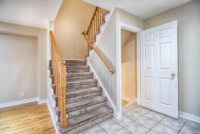 25 Pertosa Dr, House detached with 3 bedrooms, 4 bathrooms and 6 parking in Brampton ON | Image 2