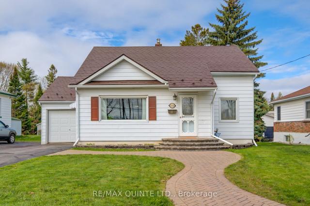 352 Dufferin Ave, House detached with 3 bedrooms, 2 bathrooms and 3 parking in Belleville ON | Image 1