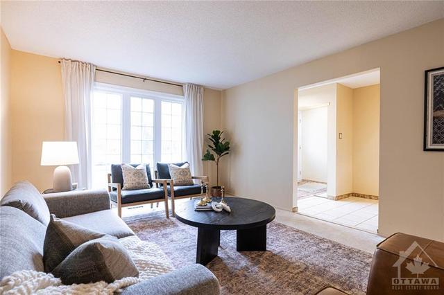 419 Kintyre Private, Townhouse with 3 bedrooms, 2 bathrooms and 1 parking in Ottawa ON | Image 4