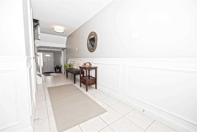 104 Poplar Cres, Townhouse with 3 bedrooms, 2 bathrooms and 3 parking in Aurora ON | Image 12
