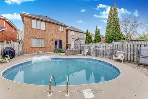 79 Bach Ave, Whitby, ON, L1R2P8 | Card Image