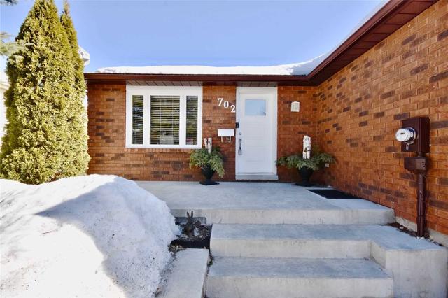 702 Frazer Dr, House semidetached with 1 bedrooms, 3 bathrooms and 3 parking in Midland ON | Image 12