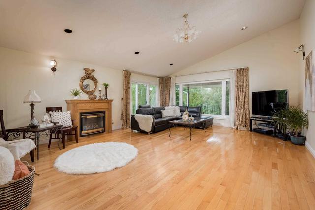 64 Dean Pl, House detached with 4 bedrooms, 5 bathrooms and 33 parking in Vaughan ON | Image 2