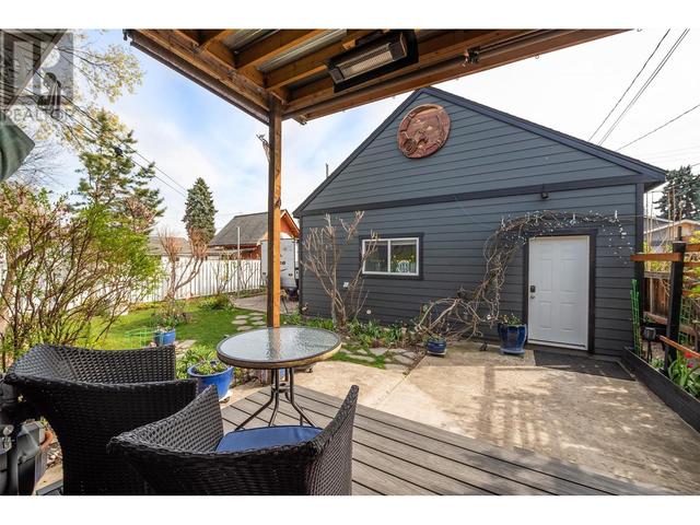 549 Okanagan Boulevard, House detached with 2 bedrooms, 2 bathrooms and 2 parking in Kelowna BC | Image 13