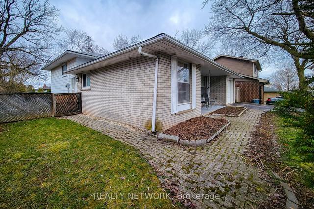 2145 Sandringham Dr, House detached with 3 bedrooms, 2 bathrooms and 5 parking in Burlington ON | Image 34