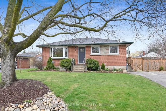 15 Robertson Dr, House detached with 2 bedrooms, 2 bathrooms and 4 parking in Guelph ON | Image 1