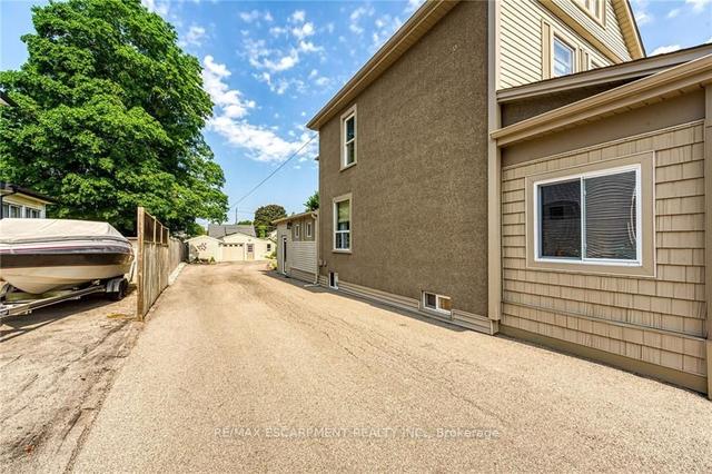 204 Bell Ave, House detached with 2 bedrooms, 3 bathrooms and 5 parking in Hamilton ON | Image 27