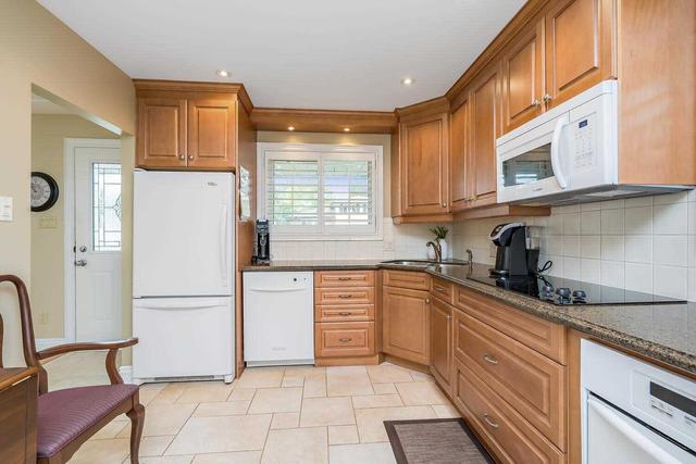 47 Melville Cres, House detached with 3 bedrooms, 2 bathrooms and 3 parking in Brampton ON | Image 5