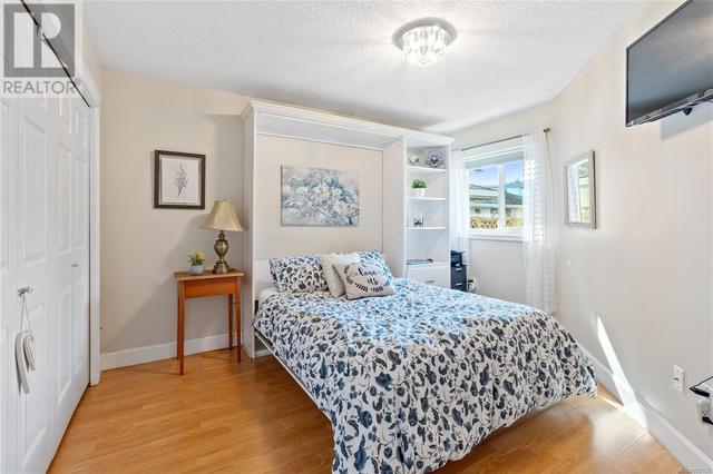 4 - 5156 Cordova Bay Rd, House attached with 2 bedrooms, 1 bathrooms and 1 parking in Saanich BC | Image 10