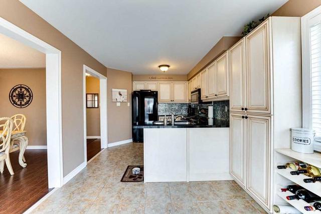 31 Succession Cres, House attached with 3 bedrooms, 4 bathrooms and 3 parking in Barrie ON | Image 5