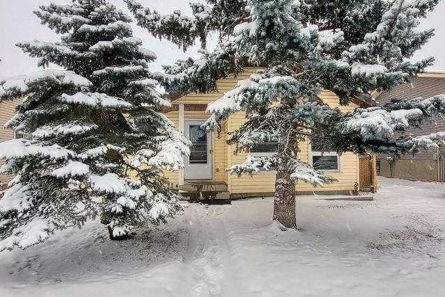 6 Ridgebrook Drive Sw, House detached with 4 bedrooms, 2 bathrooms and 6 parking in Airdrie AB | Image 2