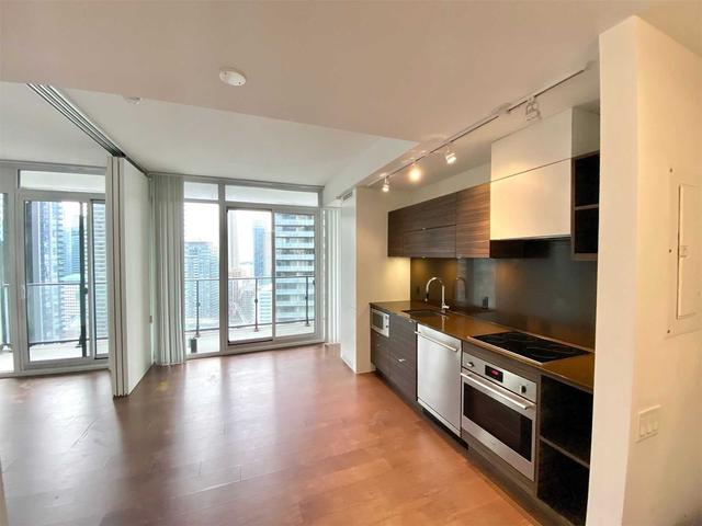 2812 - 125 Peter St, Condo with 1 bedrooms, 1 bathrooms and 0 parking in Toronto ON | Image 6