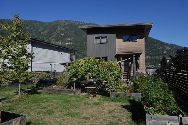 824 Sproat Drive, House detached with 3 bedrooms, 2 bathrooms and null parking in Nelson BC | Image 23