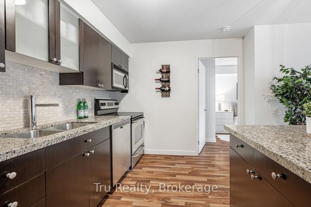 401 - 1005 King St W, Condo with 2 bedrooms, 2 bathrooms and 1 parking in Toronto ON | Image 23