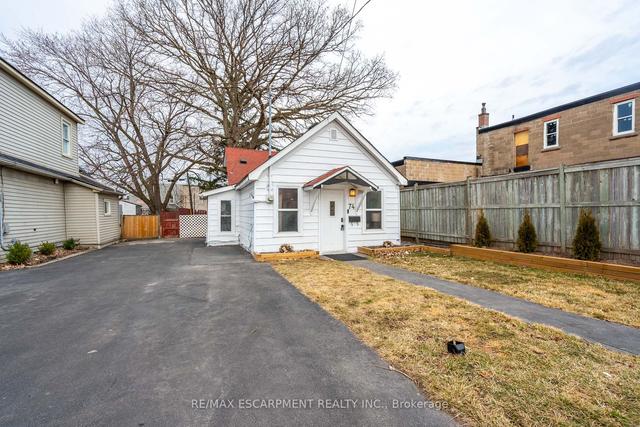 74 Adair Ave S, House detached with 2 bedrooms, 2 bathrooms and 2 parking in Hamilton ON | Image 12