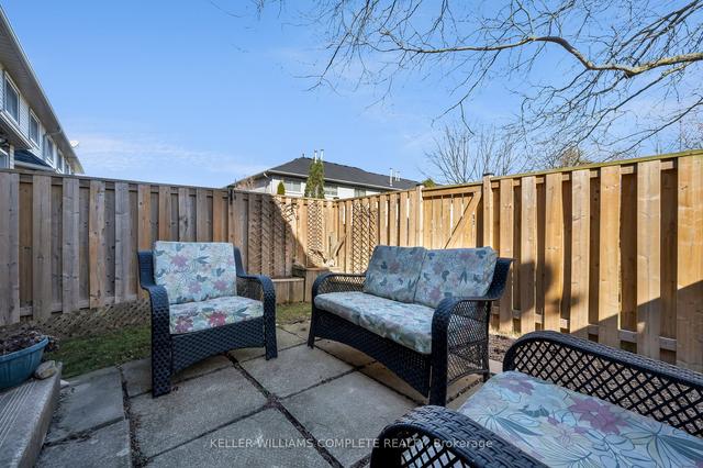53 - 1 Royalwood Crt, Townhouse with 3 bedrooms, 2 bathrooms and 2 parking in Hamilton ON | Image 11