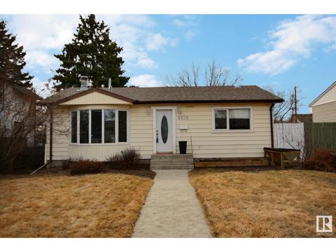 8936 151 St Nw, House detached with 4 bedrooms, 2 bathrooms and null parking in Edmonton AB | Card Image