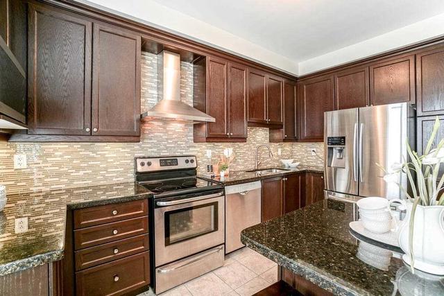 19 Cedar Lake Cres, Townhouse with 3 bedrooms, 4 bathrooms and 2 parking in Brampton ON | Image 11