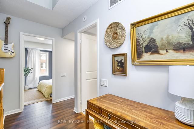 th58 - 93 The Queensway Ave, Townhouse with 3 bedrooms, 2 bathrooms and 1 parking in Toronto ON | Image 2