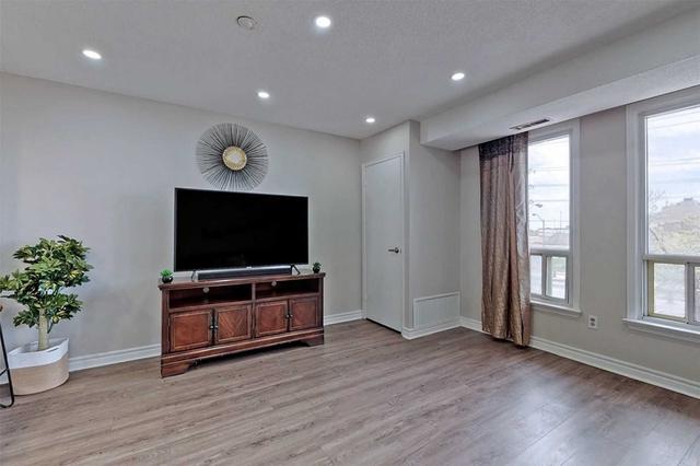 34 - 40 Rexdale Blvd, Townhouse with 3 bedrooms, 2 bathrooms and 1 parking in Toronto ON | Image 4