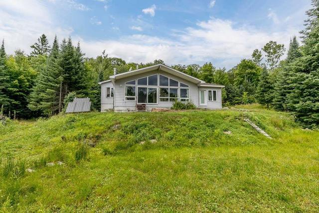 2314 South Horn Lake Rd, House detached with 3 bedrooms, 1 bathrooms and 2 parking in Magnetawan ON | Image 2