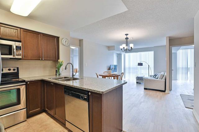 522 - 35 Hollywood Ave, Condo with 2 bedrooms, 2 bathrooms and 1 parking in Toronto ON | Image 6