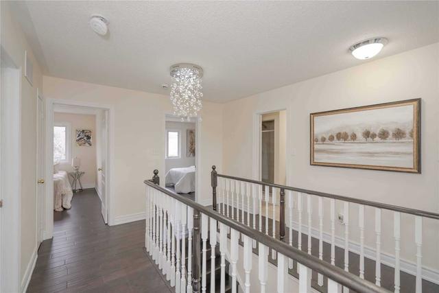 71 Norland Circ, House detached with 4 bedrooms, 3 bathrooms and 2 parking in Oshawa ON | Image 8