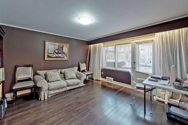 16 Stormont Ave, House detached with 4 bedrooms, 4 bathrooms and 4 parking in Toronto ON | Image 22