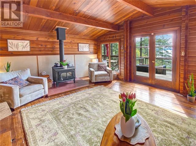3733 Privateers Rd, House detached with 2 bedrooms, 1 bathrooms and 3 parking in Southern Gulf Islands BC | Image 6