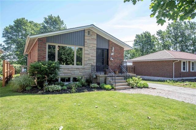310 Oxford Avenue, House detached with 4 bedrooms, 2 bathrooms and null parking in Ingersoll ON | Image 1