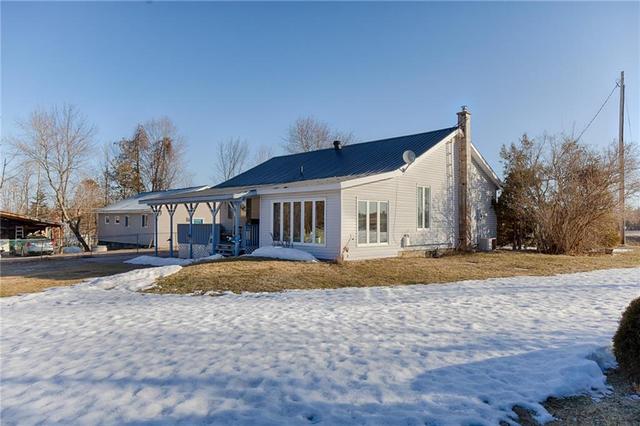 8731 60 Highway, House detached with 3 bedrooms, 1 bathrooms and 6 parking in North Algona Wilberforce ON | Image 8