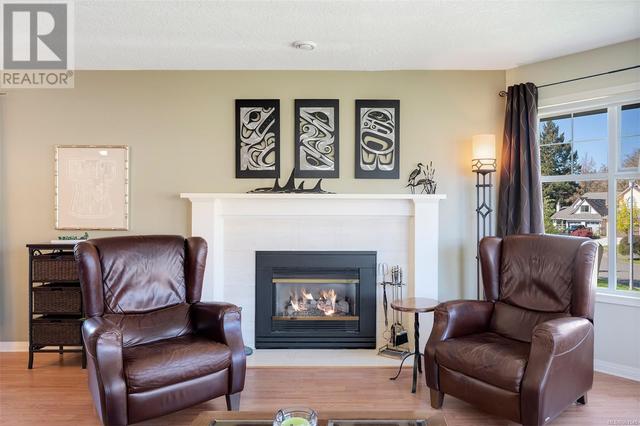 1292 Layritz Pl, House detached with 4 bedrooms, 4 bathrooms and 2 parking in Saanich BC | Image 8