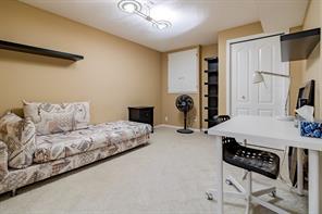 123 Mt Mckenzie Gardens Se, Home with 2 bedrooms, 3 bathrooms and 4 parking in Calgary AB | Image 26
