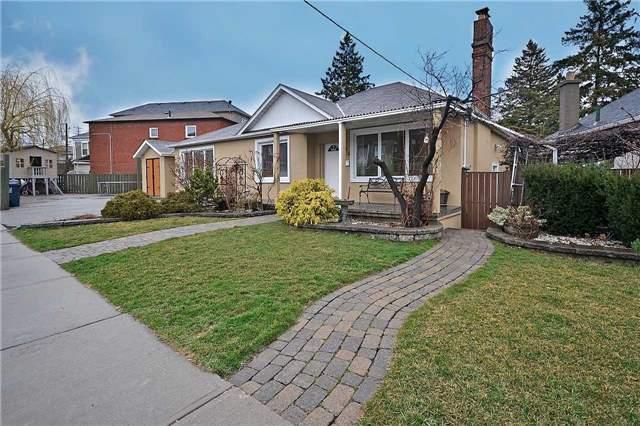 21 Kenora Cres, House detached with 2 bedrooms, 3 bathrooms and 4 parking in Toronto ON | Image 2