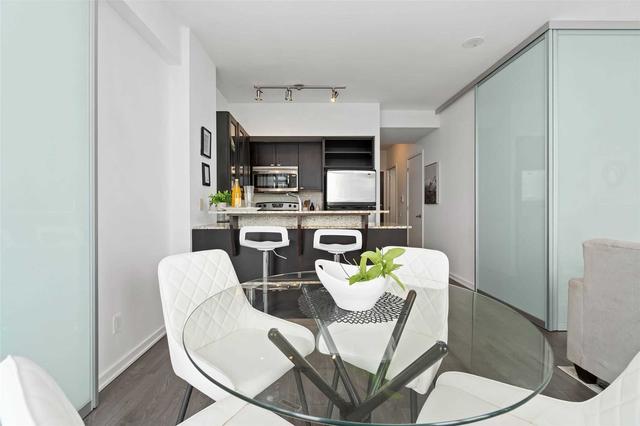 1712 - 103 The Queensway, Condo with 2 bedrooms, 2 bathrooms and 1 parking in Toronto ON | Image 2