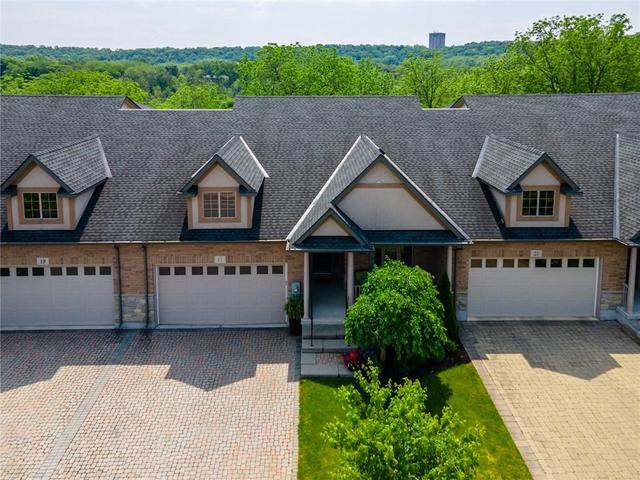 21 Trent Court, House attached with 3 bedrooms, 3 bathrooms and 2 parking in St. Catharines ON | Image 2