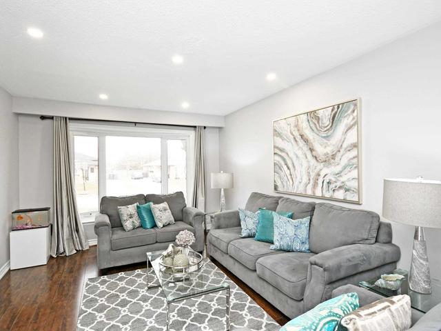 4 Gulliver Cres, House semidetached with 3 bedrooms, 2 bathrooms and 4 parking in Brampton ON | Image 2