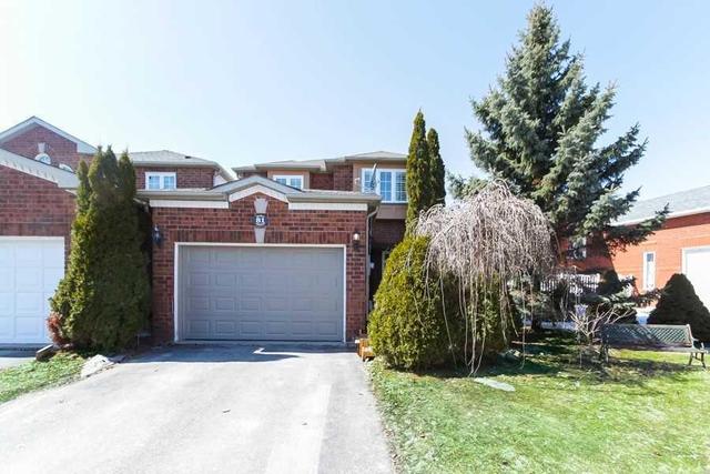 81 Rundle Cres, House attached with 3 bedrooms, 3 bathrooms and 4 parking in Barrie ON | Image 2