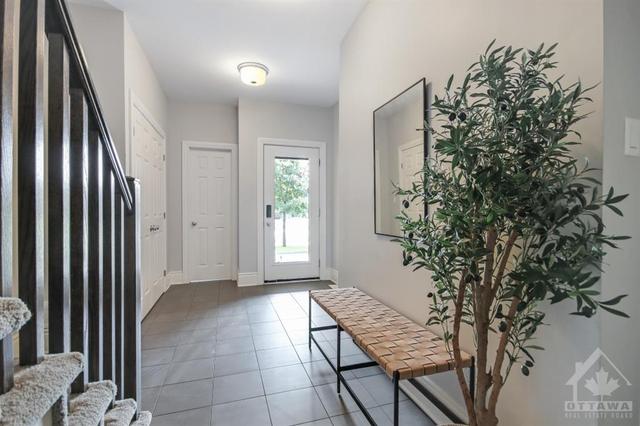 622 Chaperal Private, Townhouse with 2 bedrooms, 3 bathrooms and 2 parking in Ottawa ON | Image 4