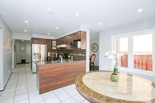 32 Forrester Dr E, House detached with 4 bedrooms, 4 bathrooms and 5 parking in Brampton ON | Image 10
