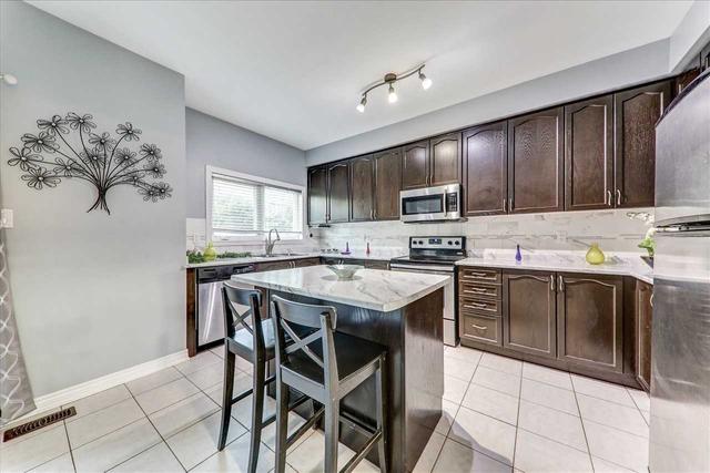 105 Matthewson Ave, House attached with 3 bedrooms, 3 bathrooms and 3 parking in Bradford West Gwillimbury ON | Image 7