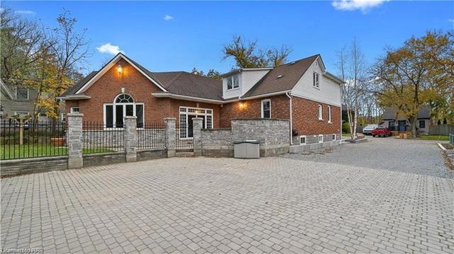 5810 Brookfield Avenue, House detached with 5 bedrooms, 3 bathrooms and 11 parking in Niagara Falls ON | Image 1