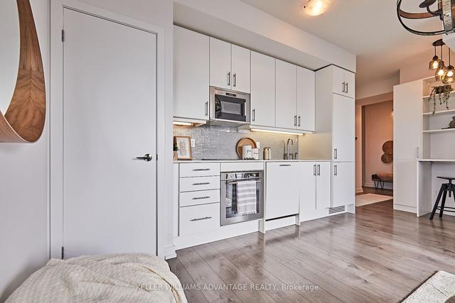 911 - 297 College St, Condo with 2 bedrooms, 2 bathrooms and 1 parking in Toronto ON | Image 4