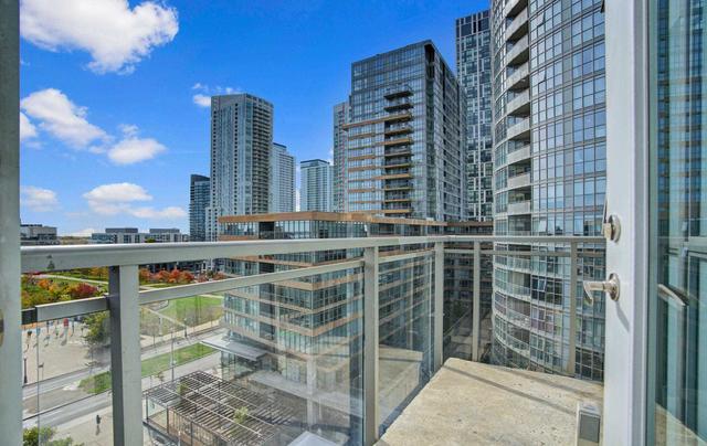 1036 - 15 Iceboat Terr, Condo with 2 bedrooms, 2 bathrooms and 1 parking in Toronto ON | Image 17