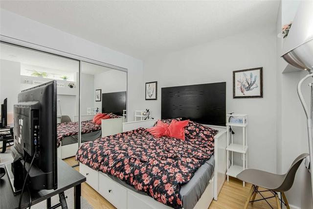 525 - 36 Blue Jays Way, Condo with 1 bedrooms, 1 bathrooms and 1 parking in Toronto ON | Image 3